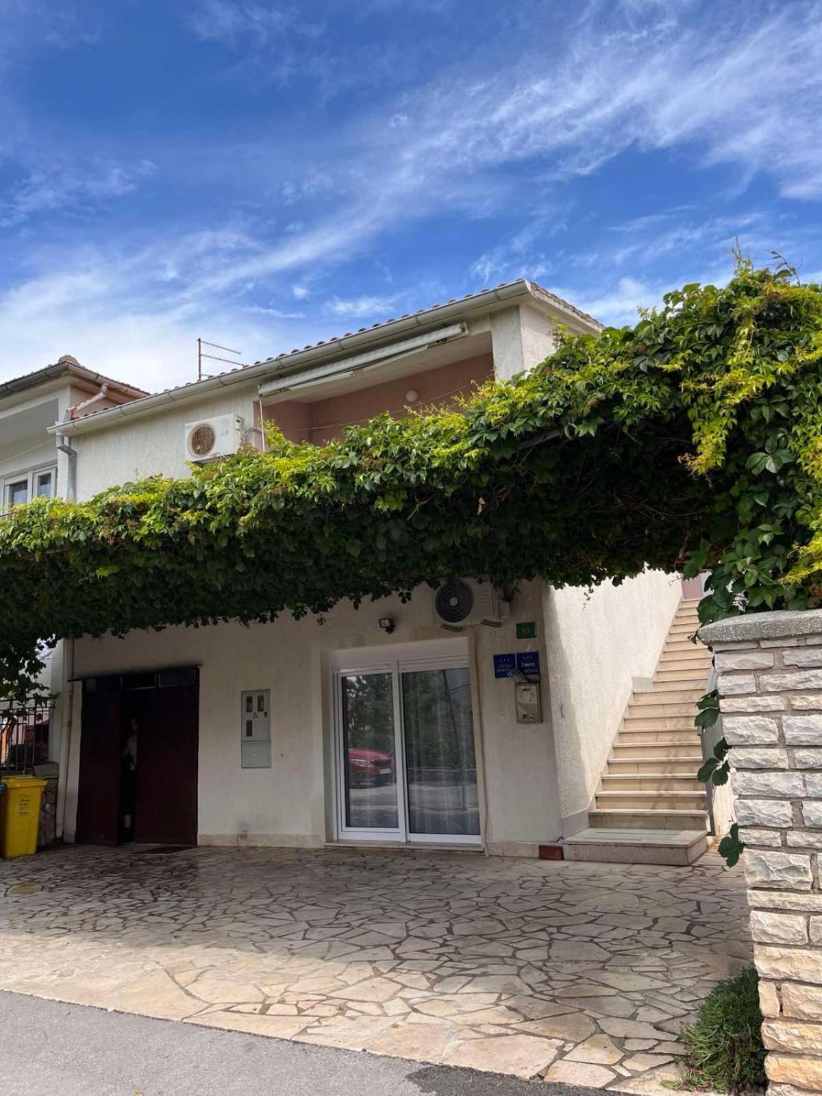 Apartments Mirijana Пула Екстер'єр фото
